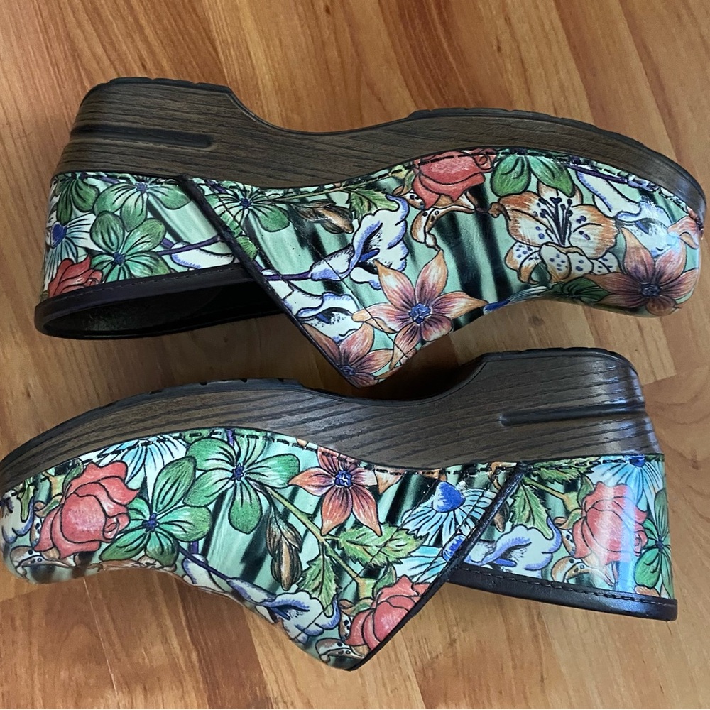 Dansko Limited Edition Tiger Lily Professional Patent Clog 40